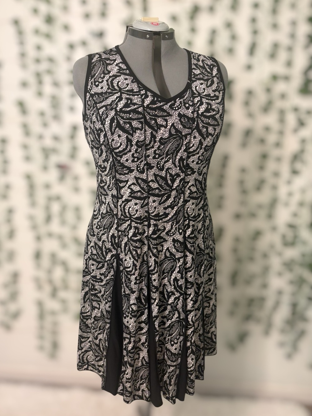 Sami and Jo brand size 2X black and white pattern dress.